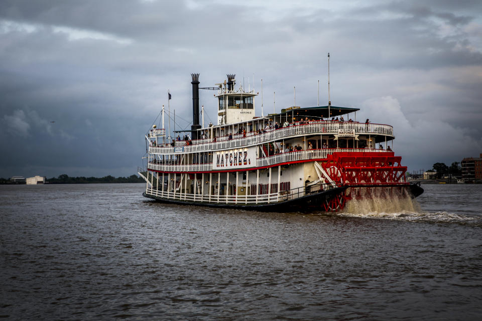 Una ruta recomendada durante el otoño es la que recorre el río Misisipi en un barco de vapor. Foto: Getty Images