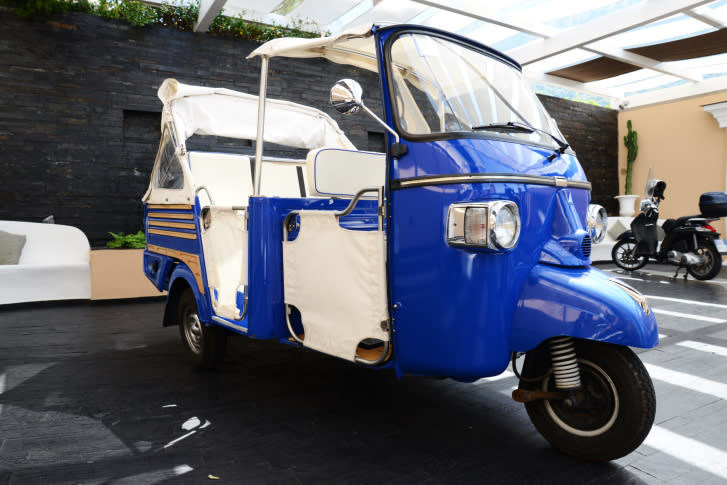 Natürlich dient so ein Piaggio Ape 50 auch als ganz herkömmliches Fortbewegungsmittel. Zum Beispiel in der schicken Variante, die hier zu sehen ist.