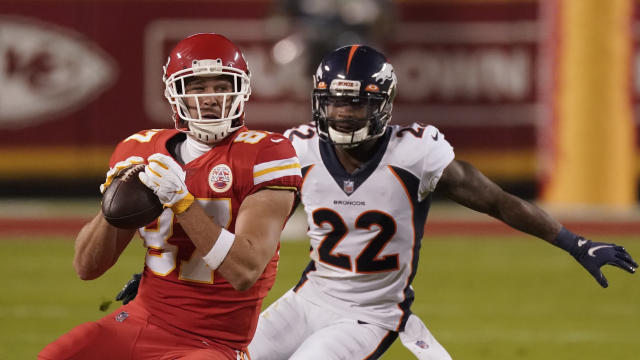 Kansas City, Missouri, USA. 30th Dec, 2018. Kansas City Chiefs tight end  Travis Kelce (87) turns up field after a reception during the NFL Football  Game between the Oakland Raiders and the