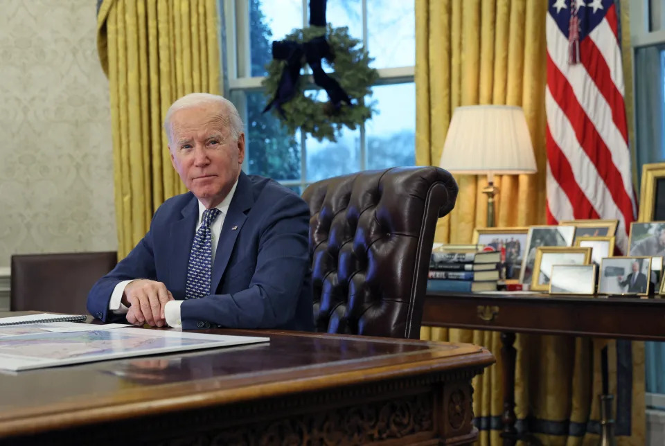 U.S. President Joe Biden speaks to the media before receiving a briefing about winter storm systems moving through the U.S., at the Oval Office at the White House in Washington, U.S., December 22, 2022. REUTERS/Leah Millis