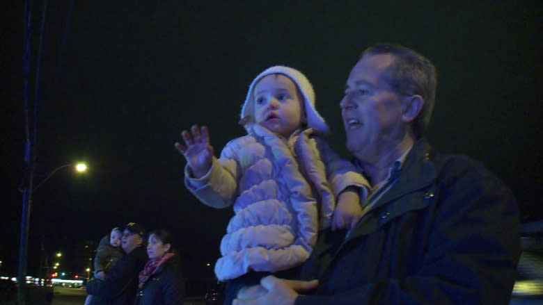 Windsor man brightens street with 72,000 Christmas lights