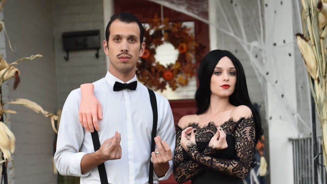 gomez and morticia addams couples halloween costume