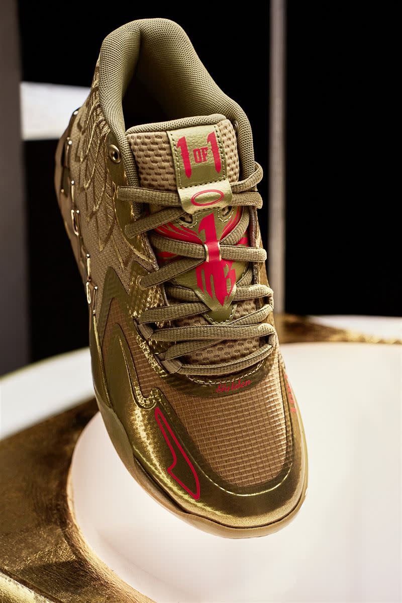 PUMA MB.01 Golden Child 黃金戰靴 簽名實戰籃球鞋 (建議售價 NT$4,880) 。（圖／品牌業者提供）