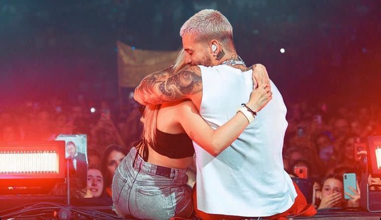 Maluma subió al escenario a Marian Cánovas a pedido de su novia.