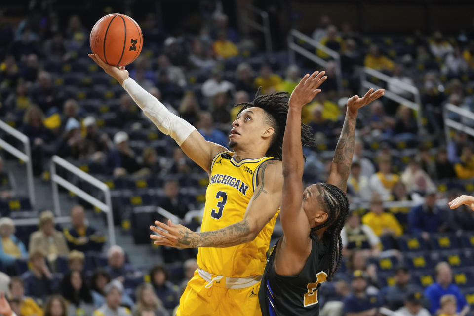 Michigan guard Jaelin Llewellyn (3) drives on Purdue Fort Wayne guard Damian Chong Qui (2) in the first half of an NCAA college basketball game in Ann Arbor, Mich., Monday, Nov. 7, 2022. (AP Photo/Paul Sancya)