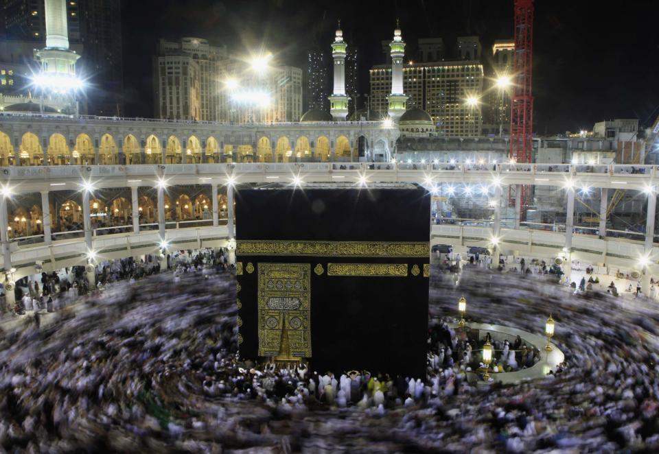 Muslims circle the Kaaba and pray during their Umrah Mawlid al-Nabawi pilgrimage, at the Grand Mosque in the holy city of Mecca January 13, 2014. Muslims mark Eid Mawlid al-Nabawi, or the birth of Prophet Mohammad on Tuesday. REUTERS/Amr Abdallah Dalsh (SAUDI ARABIA - Tags: RELIGION ANNIVERSARY)