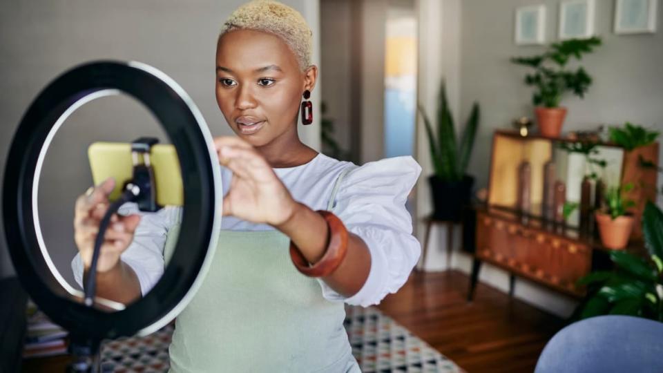 Snag our favorite ring light and macro flash for under $100.