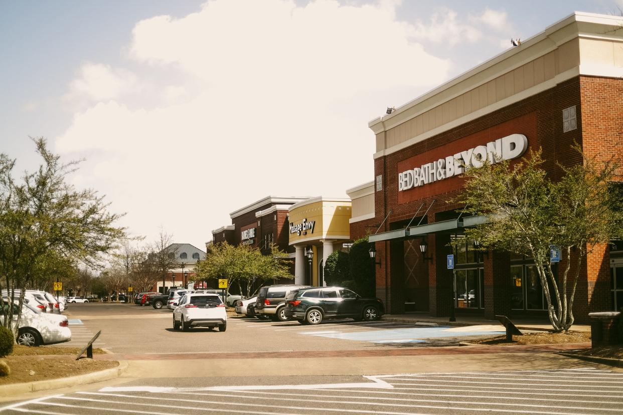 Memphis-based Jones Aur Commercial Real Estate, leasing firm for Shops at Carriage Crossing, is helping Edwards Realty find the perfect mix of tenants for the Collierville retail center.