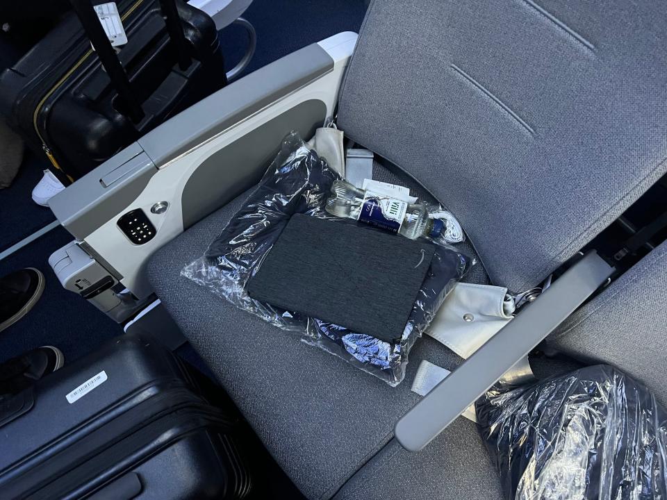 Viewing down at the seat with Kindle on cushion.