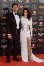 <p>Penelope dressed in a thigh-high split Versace gown while her husband, and fellow actor, Javier looked dapper in a tux. <em>[Photo: Getty]</em> </p>