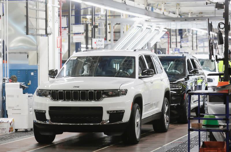 2021 Jeep Grand Cherokee L at the Detroit Assembly Complex - Mack Plant