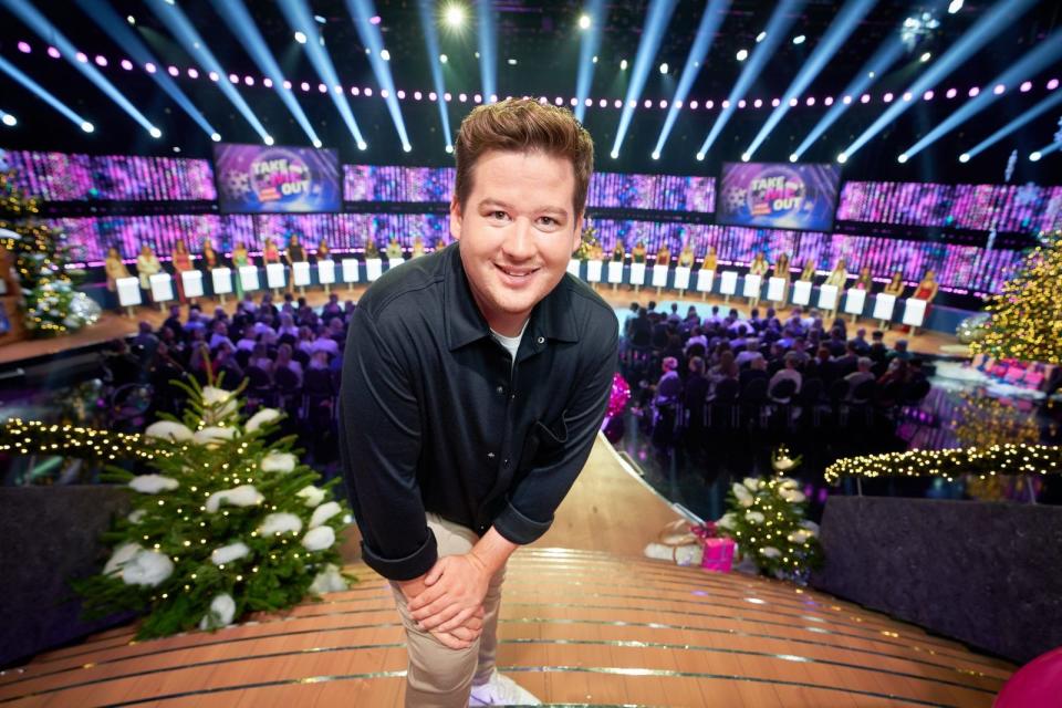 War wieder einmal in Vertretung von Jan Köppen als "Take Me Out"-Moderator unterwegs: Chris Tall. (Bild: RTL / Guido Engels)