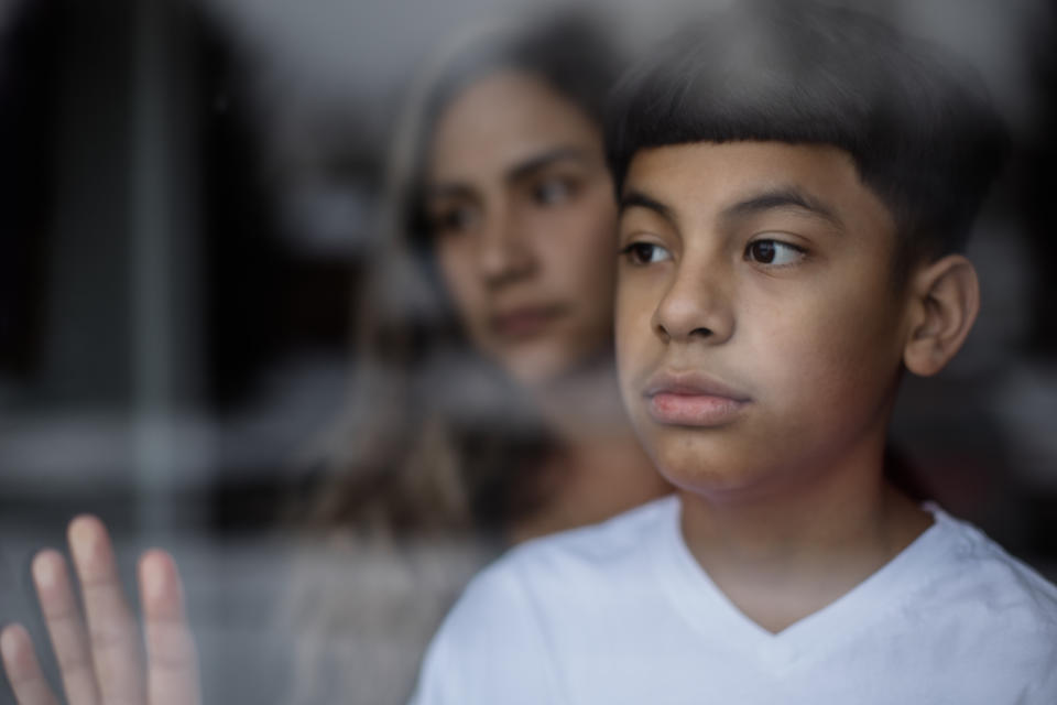 Mayson Barillas, de 11 años, en casa con su madre, Sarah, en Damasco, Maryland, el 4 de febrero de 2021. (Rosem Morton/The New York Times)