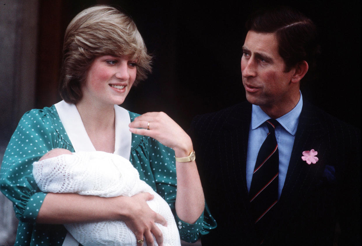 Princess Diana Departs From St Mary's Hospital With Prince William (Anwar Hussein / Getty Images)