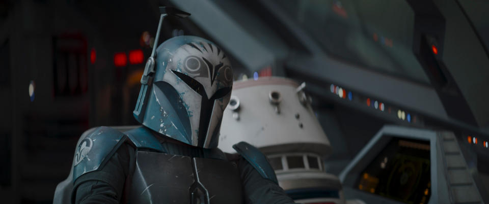 Bo-Katan Kryze (Katee Sackhoff) and R5-D4 in 'The Mandalorian.' 