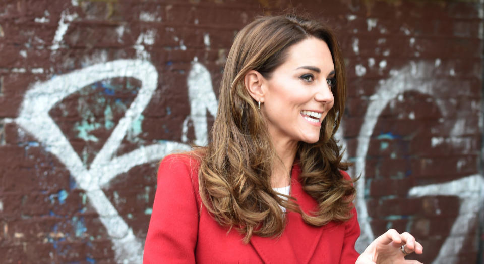 LONDON, ENGLAND - OCTOBER 20: Catherine, Duchess of Cambridge arrives for the launch of the Hold Still campaign at Waterloo Station on October 20, 2020 in London, England. (Photo by Jeremy Selwyn - WPA Pool/Getty Images)