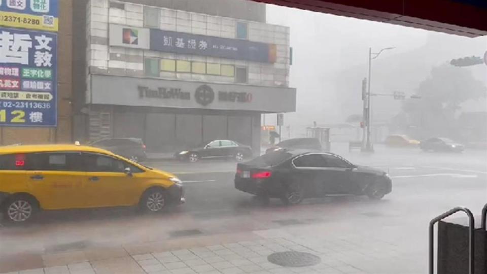 近日熱對流旺盛，常常有午後雷陣雨發生。（示意圖／東森新聞）