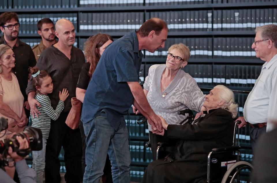 Dina greets descendants of Mor and Yanai at the Yad Vashem Holocaust memorial on Nov. 3. (Photo: EMMANUEL DUNAND via Getty Images)