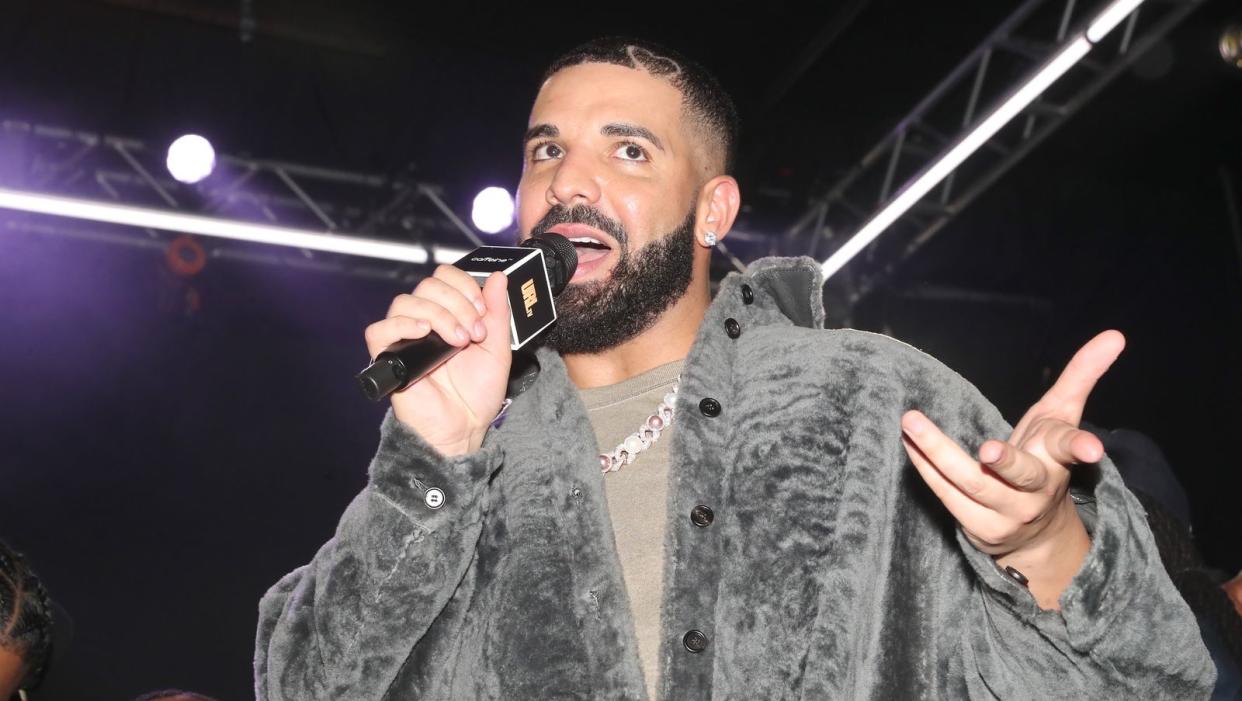 Rapper Drake hat sich von der Liste der Grammy-Nominierungen streichen lassen. (Bild: 2021 Johnny Nunez/Getty Images)