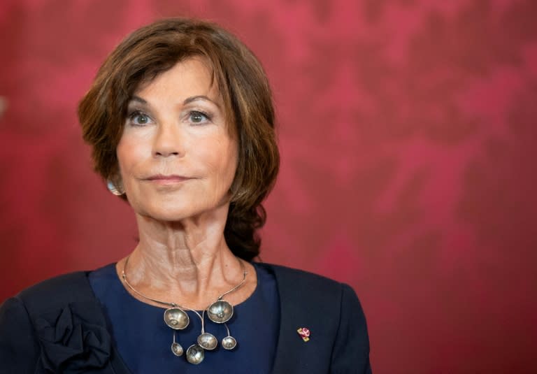 Die erste Bundeskanzlerin Österreichs, Brigitte Bierlein, ist tot. Die 74-Jährige, die von Juni 2019 bis Januar 2020 im Amt war, sei am Montag nach kurzer, schwerer Krankheit gestorben, teilte der Verfassungsgerichtshof mit. (JOE KLAMAR)