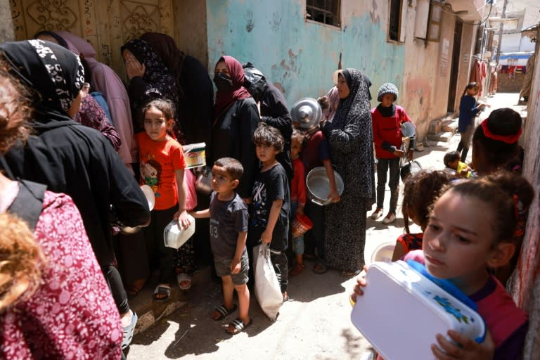 Displaced Palestinian children line up to receive food in Rafah in the southern Gaza Strip on April 19, 2024, amid ongoing battles between Israel and the militant group Hamas (MOHAMMED ABED)