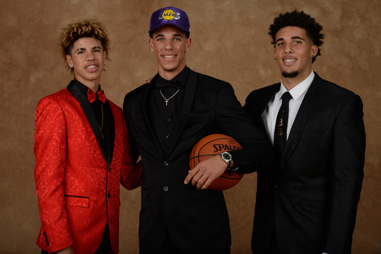 (From left) LaMelo Ball, Lonzo Ball and LiAngelo Ball on the night Lonzo was drafted by the Lakers. (Getty)