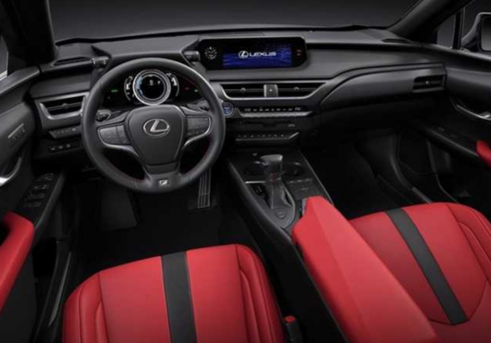Lexus 設計師 Chika Kako 在受訪時表示，UX 骨子裡其實就是一台掀背車，希望能帶給消費者更多運動感。