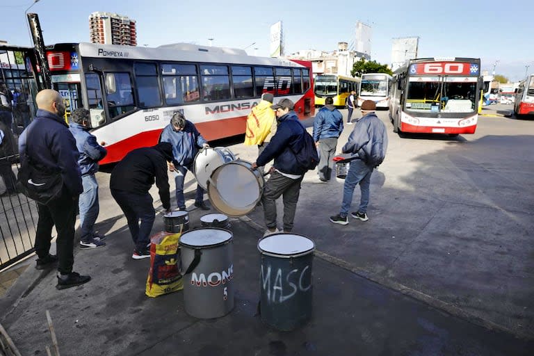 Protesta de choferes autoconvocados en Puente Saavedra