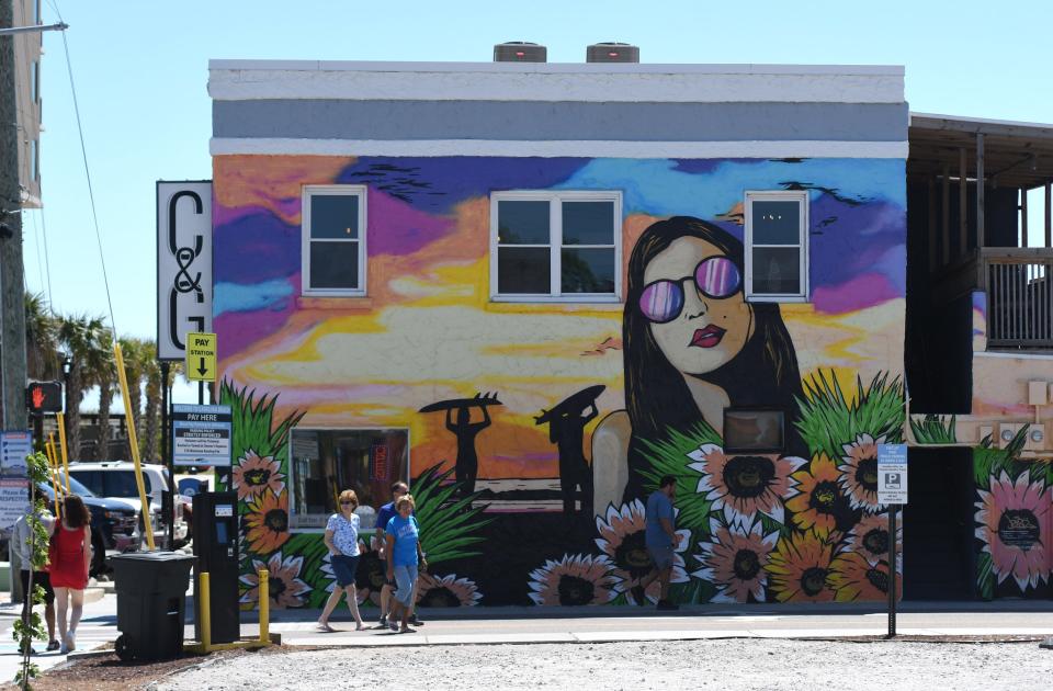 The "Carolina Dreamin" mural on the side Crush & Grind at 7 Harper Ave. is one of the numerous murals throughout Carolina Beach.     [MATT BORN/STARNEWS]