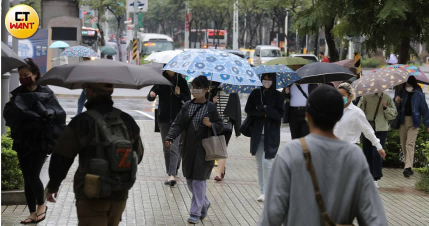 華南雲雨區東移加上水氣增加，明天全台降雨機率高。（示意圖／劉耿豪攝）