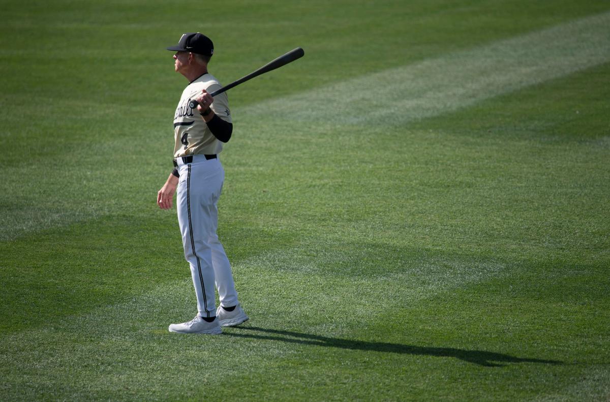 Vanderbilt player Davis Diaz competes during an NCAA baseball game