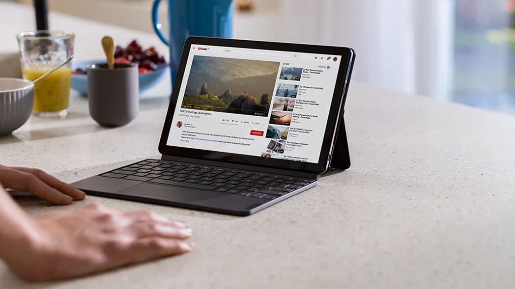  Lenovo Chromebook on counter 