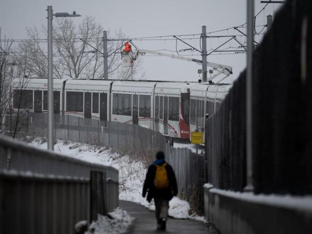 LRT disruptions continue Sunday after crews fail to tow stuck trains