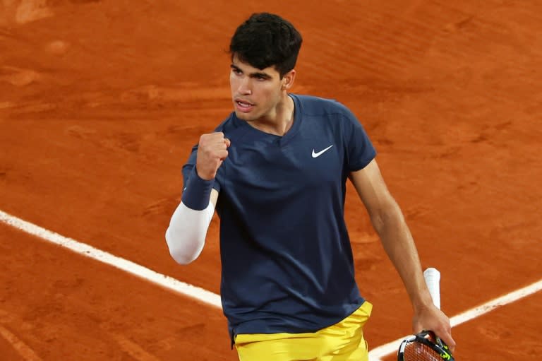 Carlos Alcaraz vainqueur autoritaire de Stefanos Tsitsipas à Roland-Garros, le 4 juin 2024 (Emmanuel Dunand)
