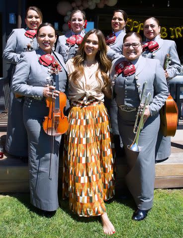 Jessica Alba’s Printed Maxi Skirt Is a Comfy and Breathable Alternative ...