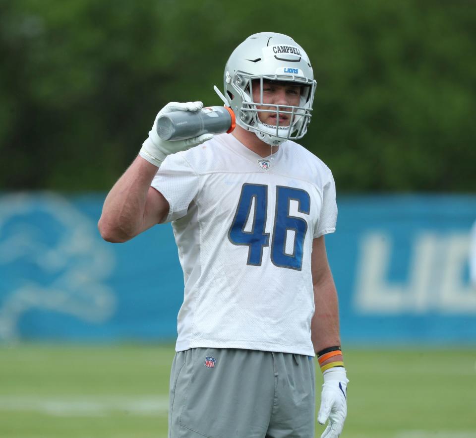 El mariscal de campo de los Detroit Lions, Jack Campbell, entrena durante el Rookie Minicamp el sábado 13 de mayo de 2023.