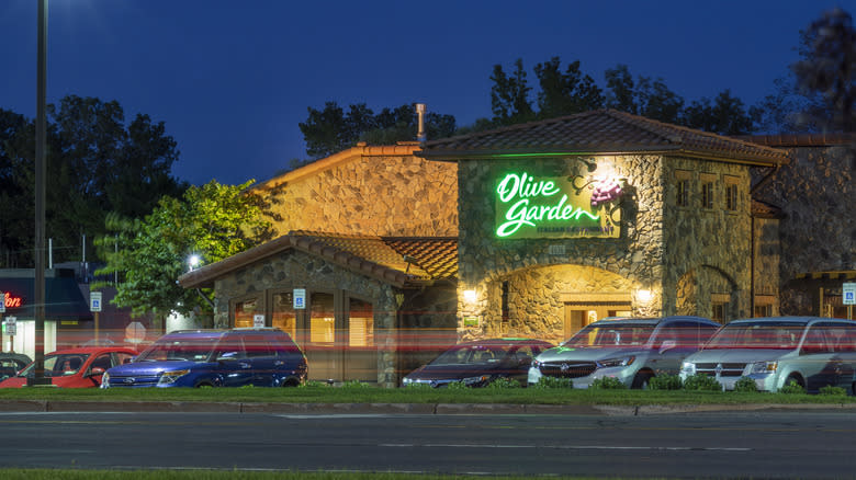 Cars outside of Olive Garden