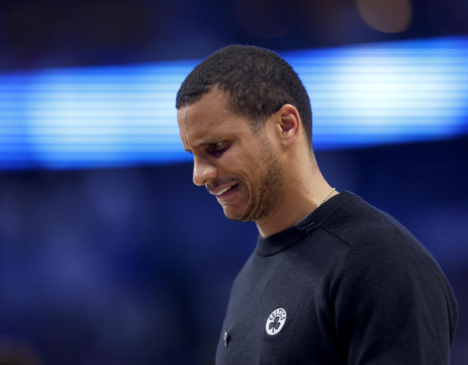 Dallas, Texas - 14 juni: Boston Celtics-hoofdcoach Joe Mazzulla reageert tijdens het tweede kwartaal in Game 4 van de NBA-finale van 2024. (Foto door Danielle Parhizkaran/The Boston Globe via Getty Images)