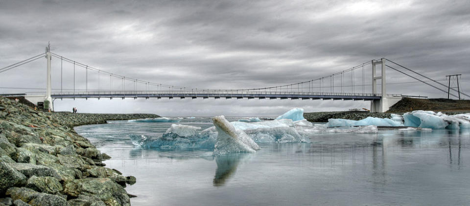 冰河湖 (Photo by © Superbass / CC-BY-SA-3.0 (via Wikimedia Commons), 圖片來源commons.wikimedia.org/wiki/File:Jökulsárlón_002.jpg)