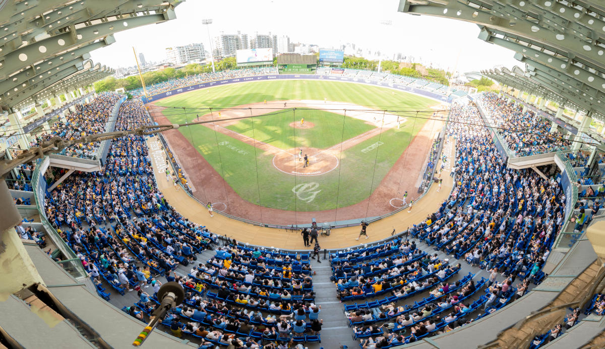 富邦悍將》新莊球場將變甲子園 外野看台、全壘打牆前警戒區、界外紅土區大優化