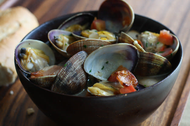 <strong>Get the <a href="http://www.steamykitchen.com/7241-beer-steamed-clams-with-bacon-tomatoes.html" target="_blank">Beer Steamed Clams with Bacon & Tomatoes recipe</a> by Steamy Kitchen</strong>