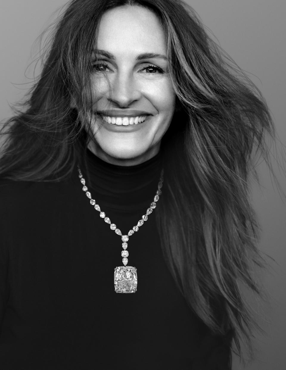 Julia Roberts in Chopard Haute Joaillerie necklace featuring a 100-carat yellow cushion-cut diamond. Portrait by Alasdair McLellan