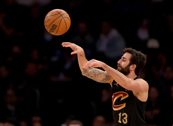 NEW YORK, NEW YORK – JANUARY 24: Ricky Rubio #13 of the Cleveland Cavaliers passes the ball in the third quarter against the New York Knicks at Madison Square Garden on January 24, 2023 in New York City. NOTE TO USER: User expressly acknowledges and agrees that, by downloading and or using this photograph, User is consenting to the terms and conditions of the Getty Images License Agreement. (Photo by Elsa/Getty Images)
