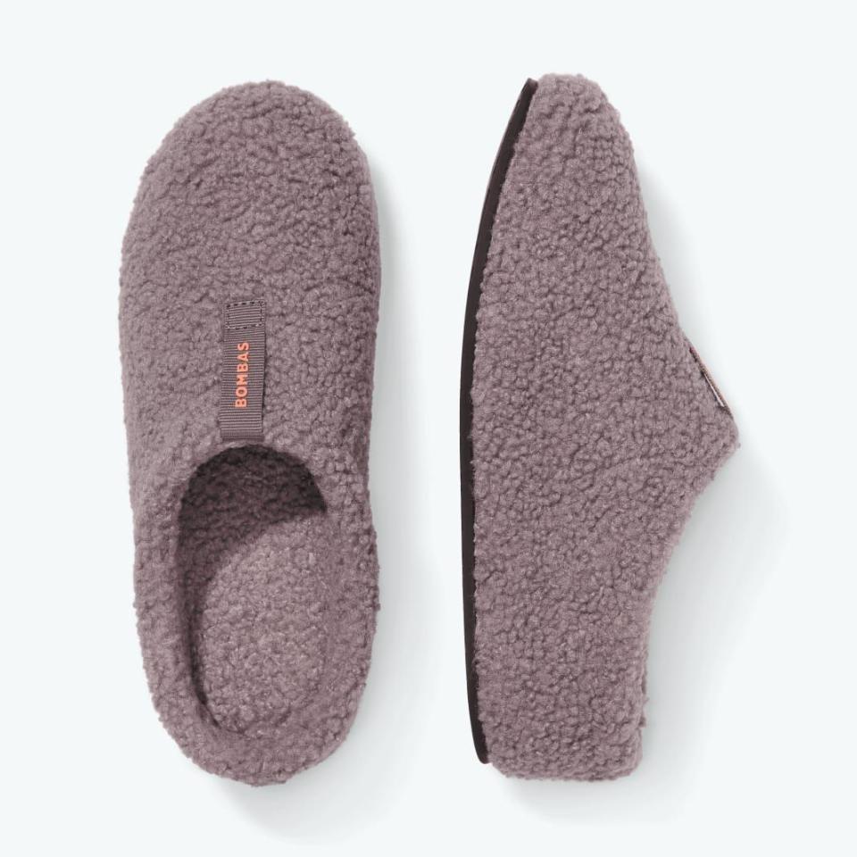 <p><a href="https://go.redirectingat.com?id=74968X1596630&url=https%3A%2F%2Fbombas.com%2Fproducts%2Fwomens-sunday-slippers%3Fvariant%3Ddusty-purple%26size%3D5&sref=https%3A%2F%2Fwww.countryliving.com%2Fshopping%2Fg45486278%2Fbest-slippers%2F" rel="nofollow noopener" target="_blank" data-ylk="slk:Shop Now;elm:context_link;itc:0;sec:content-canvas" class="link ">Shop Now</a></p><p>Bombas Sunday Slipper</p><p>bombas.com</p><p>$48.00</p><span class="copyright">Bombas</span>