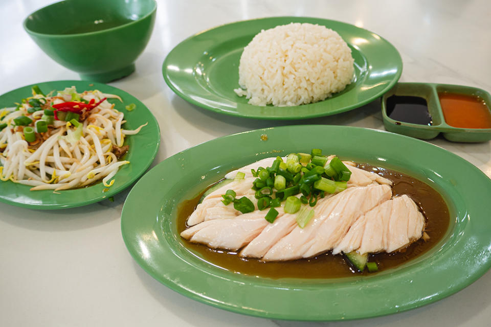 Ming Kee Chicken Rice - Overall Shot