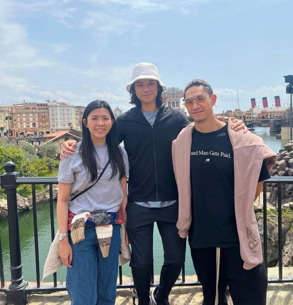 Lynus與哥哥、妹妹同遊東京於迪士尼合照。
