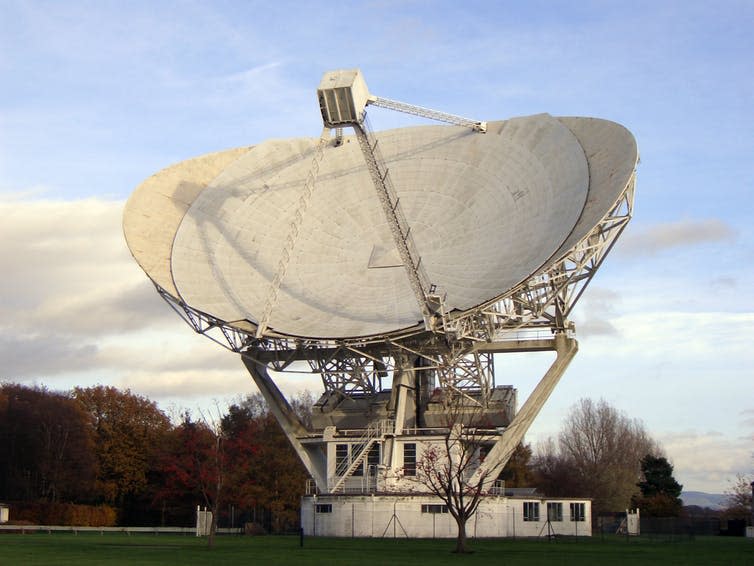 <span class="caption">The Mark II telescope at the Jodrell Bank Observatory which made a 47-minute recording of B1919+21.</span> <span class="attribution"><a class="link " href="https://en.wikipedia.org/wiki/Mark_II_(radio_telescope)#/media/File:Jodrell_Bank_Mark_II.jpg" rel="nofollow noopener" target="_blank" data-ylk="slk:Mike Peel/Jodrell Bank Centre for Astrophysics, University of Manchester;elm:context_link;itc:0;sec:content-canvas">Mike Peel/Jodrell Bank Centre for Astrophysics, University of Manchester</a>, <a class="link " href="http://creativecommons.org/licenses/by-sa/4.0/" rel="nofollow noopener" target="_blank" data-ylk="slk:CC BY-SA;elm:context_link;itc:0;sec:content-canvas">CC BY-SA</a></span>