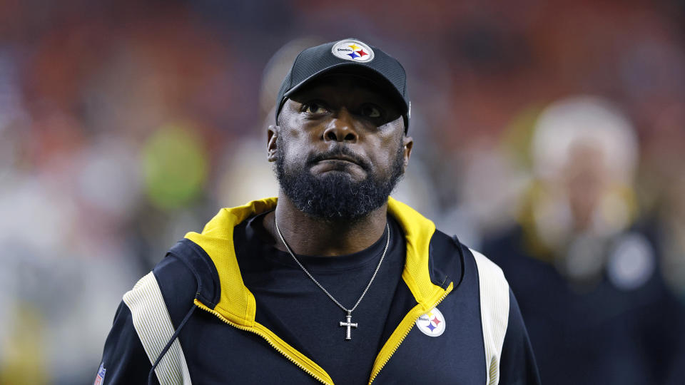 Pittsburgh Steelers coach Mike Tomlin walks off the field after the team's 29-17 loss to the Cleveland Browns in an NFL football game in Cleveland, Thursday, Sept. 22, 2022. (AP Photo/Ron Schwane)