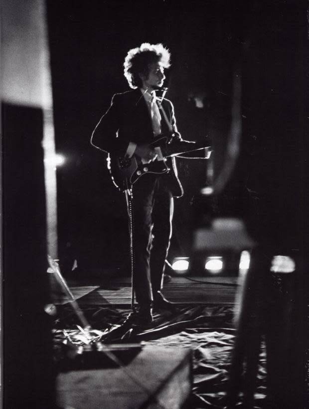 Glasgow Times: Bob Dylan on stage