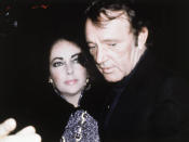 <p>Diamanten sind die besten Freunde einer Frau, das wusste auch schon Richard Burton, als er Elizabeth Taylor einen 68 Karat Diamantring schenkte, und zwar für 1,1 Millionen Dollar. Taylor trug ihn an einer Kette und verkaufte ihn nach der zweiten Scheidung, um ein Krankenhaus in Botswana zu bauen. (Bild-Copyright: Ron Frehm/AP Photo) </p>